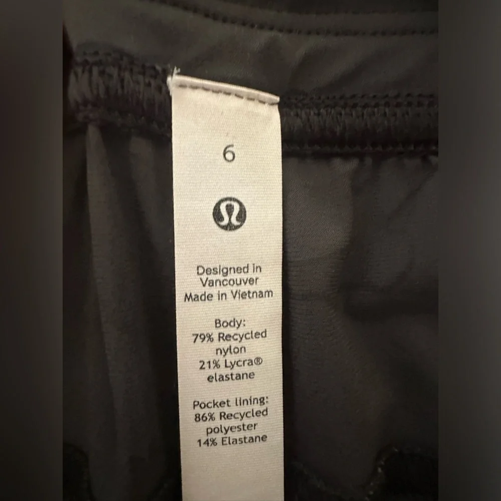 Lululemon size 6 joggers‎